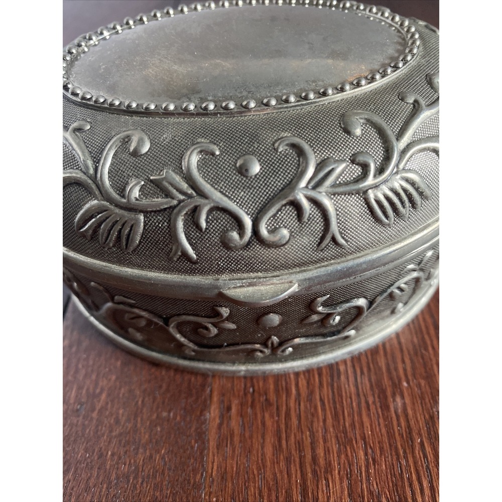 Metal Trinket Box Silver Tone 5x4x2.5 Oval Blue Velvet Lining Floral - Picture 14 of 14